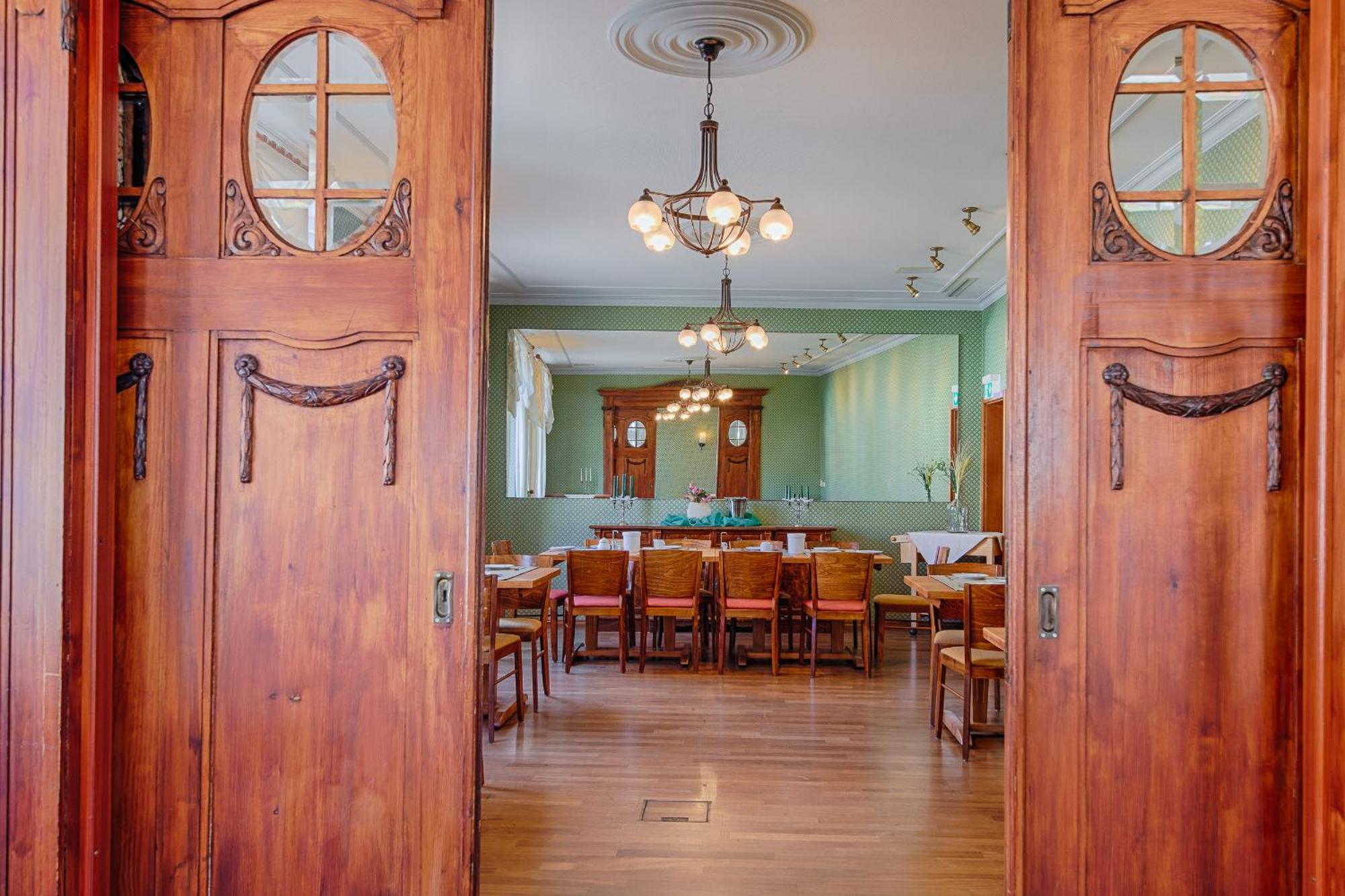 Hotel Fuersteneck Bernburg Bagian luar foto