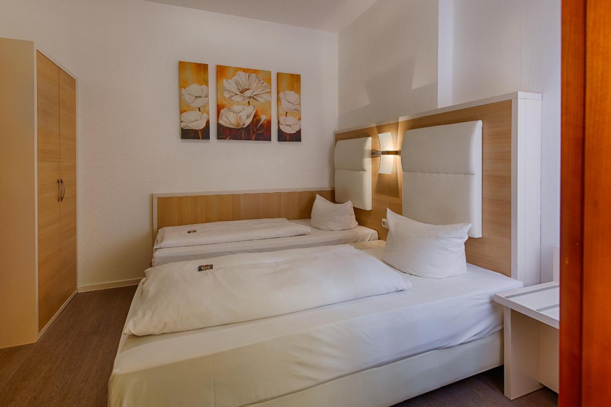 Hotel Fuersteneck Bernburg Bagian luar foto