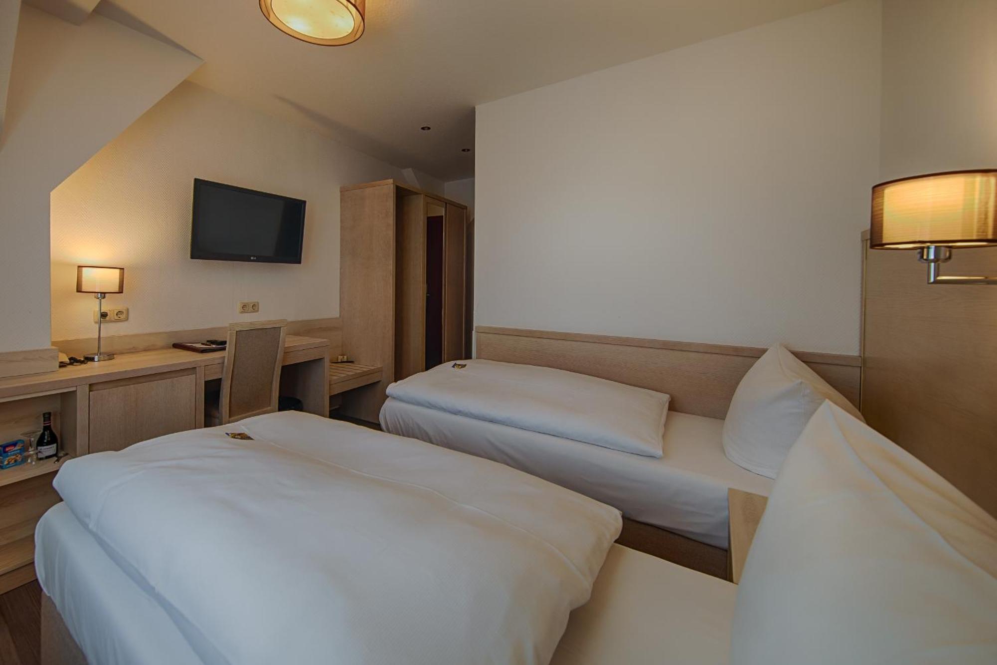 Hotel Fuersteneck Bernburg Bagian luar foto