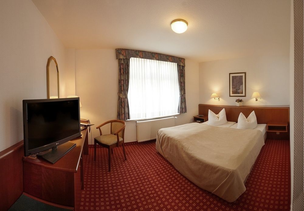 Hotel Fuersteneck Bernburg Bagian luar foto