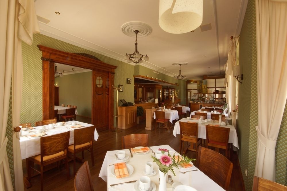 Hotel Fuersteneck Bernburg Bagian luar foto