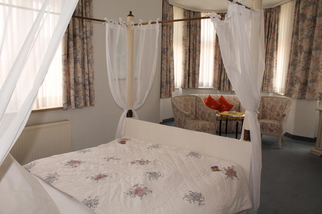 Hotel Fuersteneck Bernburg Ruang foto