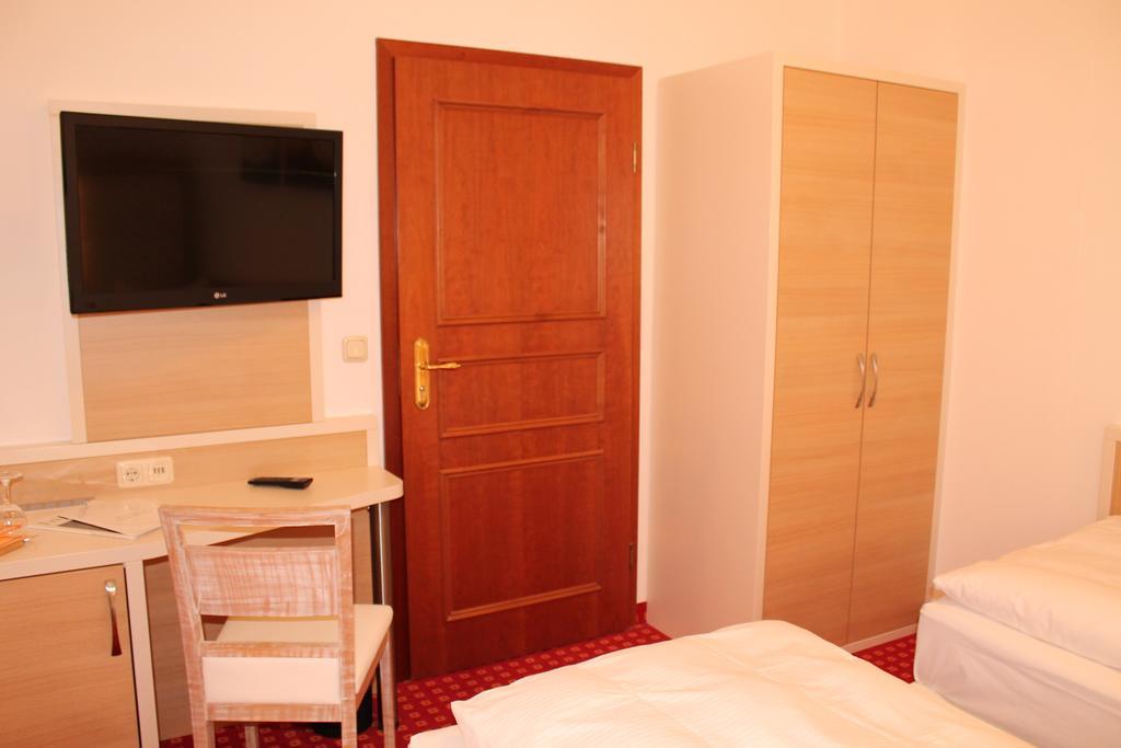 Hotel Fuersteneck Bernburg Bagian luar foto