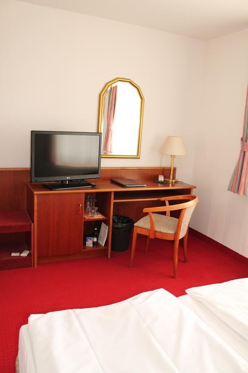 Hotel Fuersteneck Bernburg Bagian luar foto