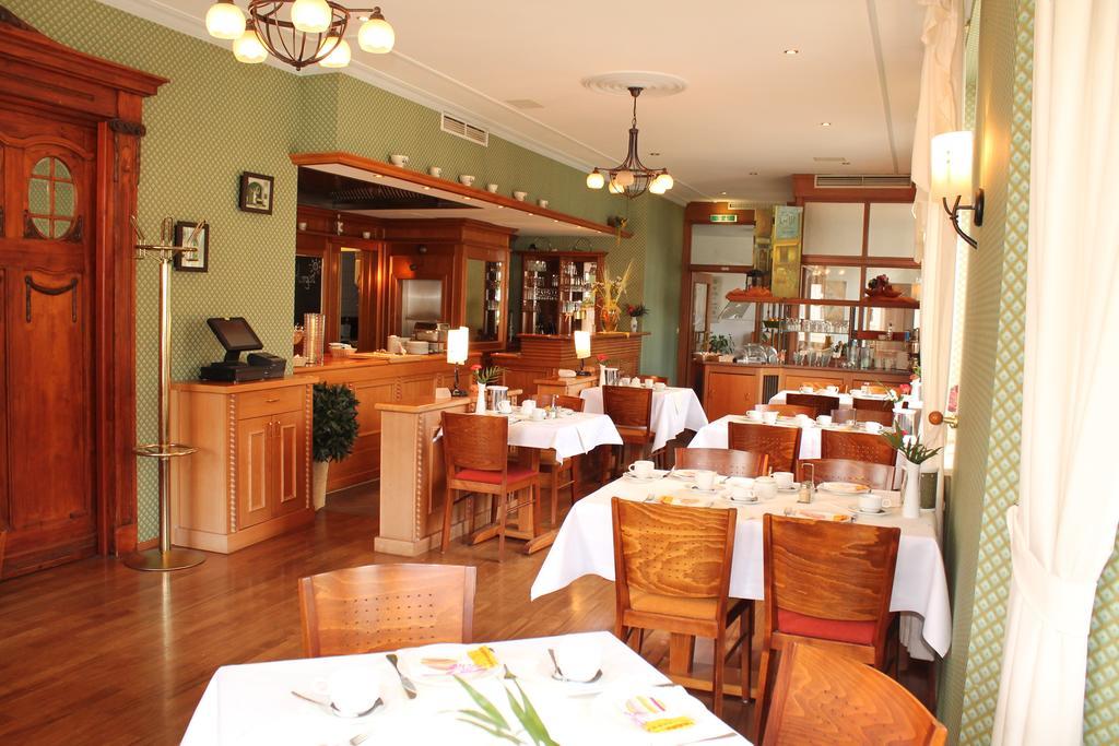 Hotel Fuersteneck Bernburg Bagian luar foto