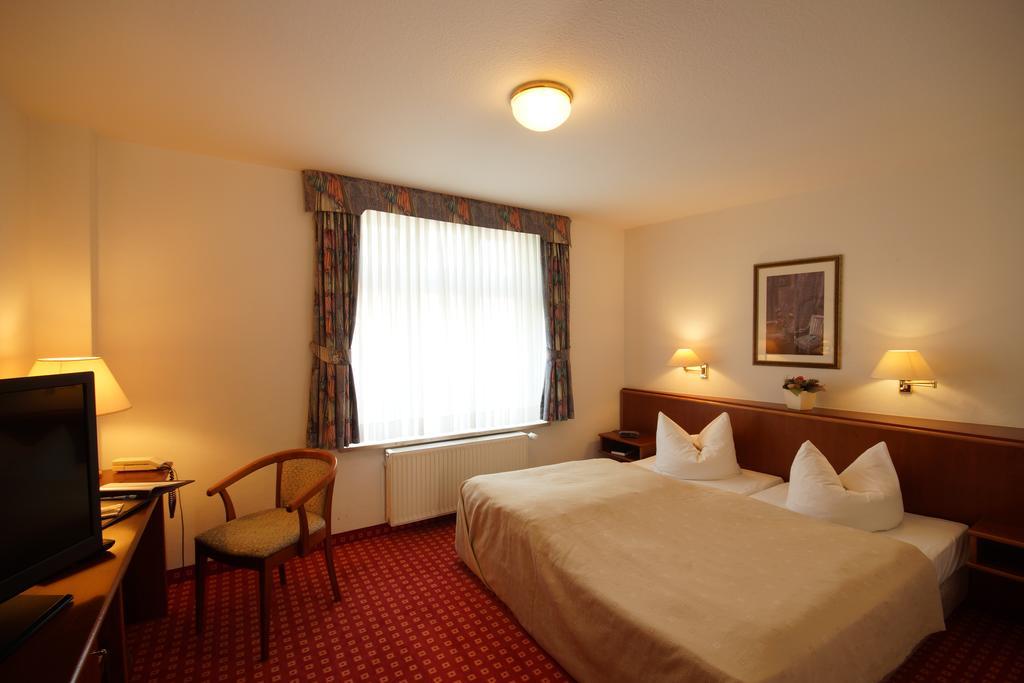 Hotel Fuersteneck Bernburg Bagian luar foto