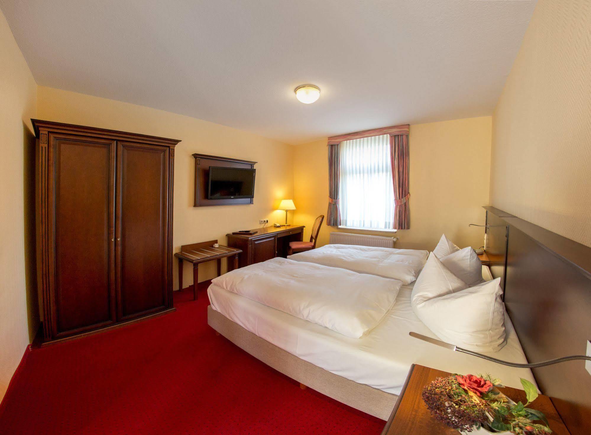 Hotel Fuersteneck Bernburg Bagian luar foto